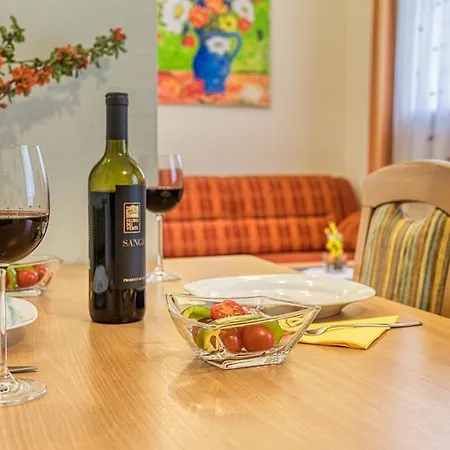 アパート トップ タウフナー *