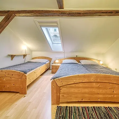 アパート トップ タウフナー *