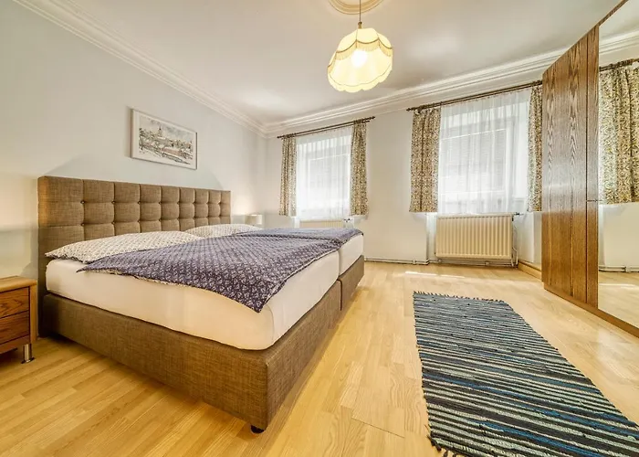 アパート トップ タウフナー *