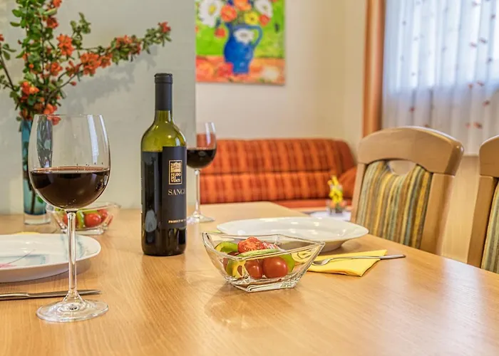 アパート トップ タウフナー *